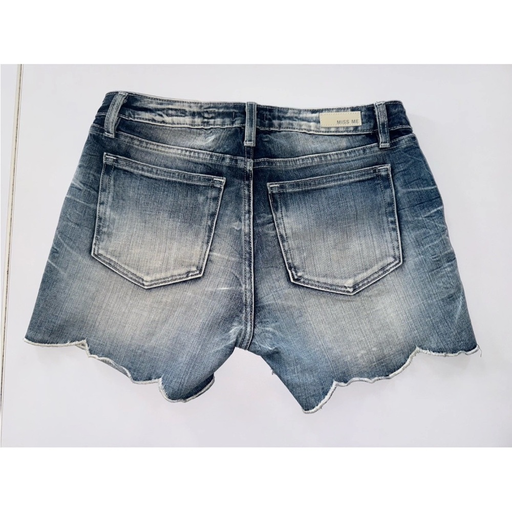 Miss Me Embroidered Jean Denim Shorts Lace & Sequined Scalloped Hem 28 Short - Picture 3 of 9